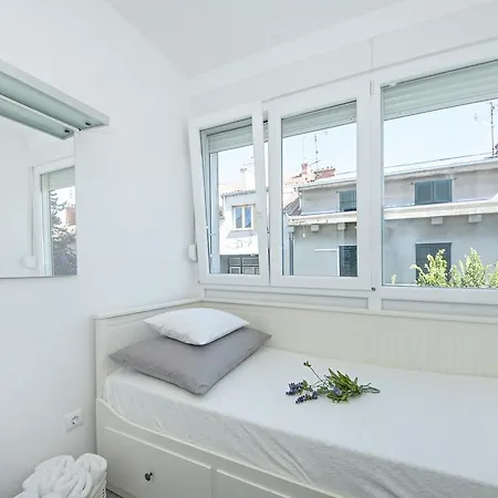 City Smart Apartment Split Room photo